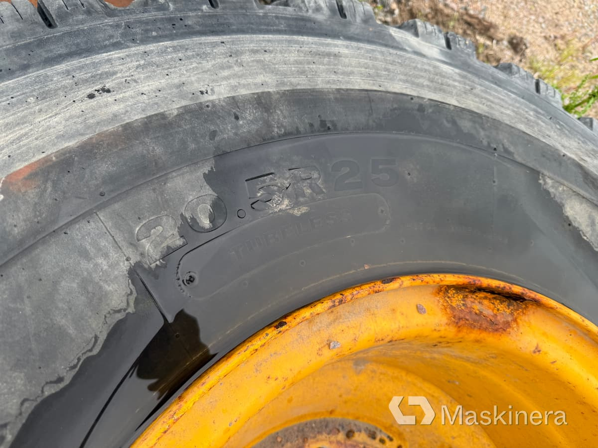 Bridgestone v steel snow 4 st entreprenad däck på fälg 20.5R25 - 휠 및 타이어 패키지 건설기계 용 : 사진 4 Bridgestone v steel snow 4 st entreprenad däck på fälg 20.5R25 - 휠 및 타이어 패키지 건설기계 용 : 사진 4