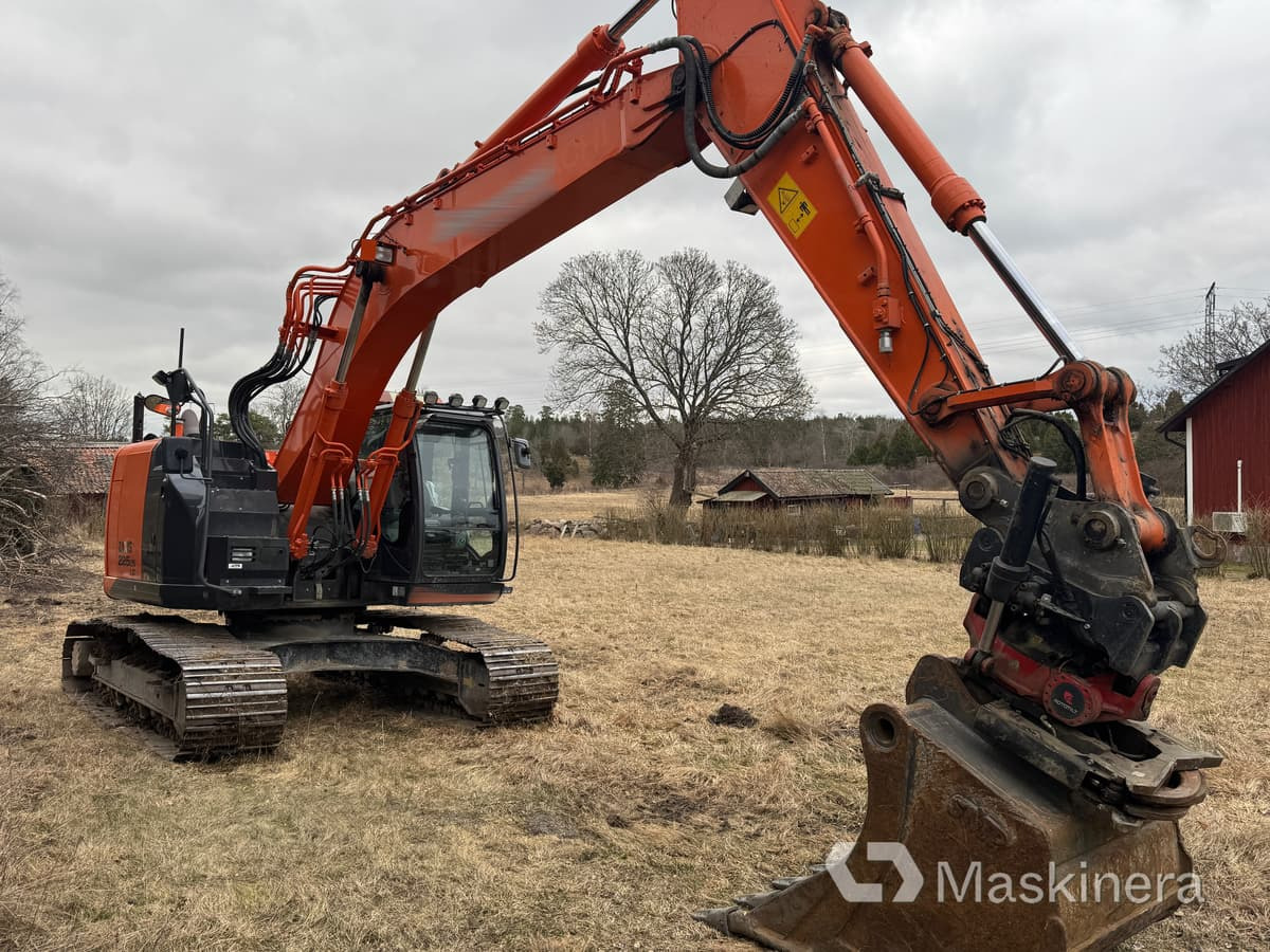 Grävmaskin Hitachi ZX225USLC-5B med redskap - 크롤러 굴삭기 : 사진 3 Grävmaskin Hitachi ZX225USLC-5B med redskap - 크롤러 굴삭기 : 사진 3