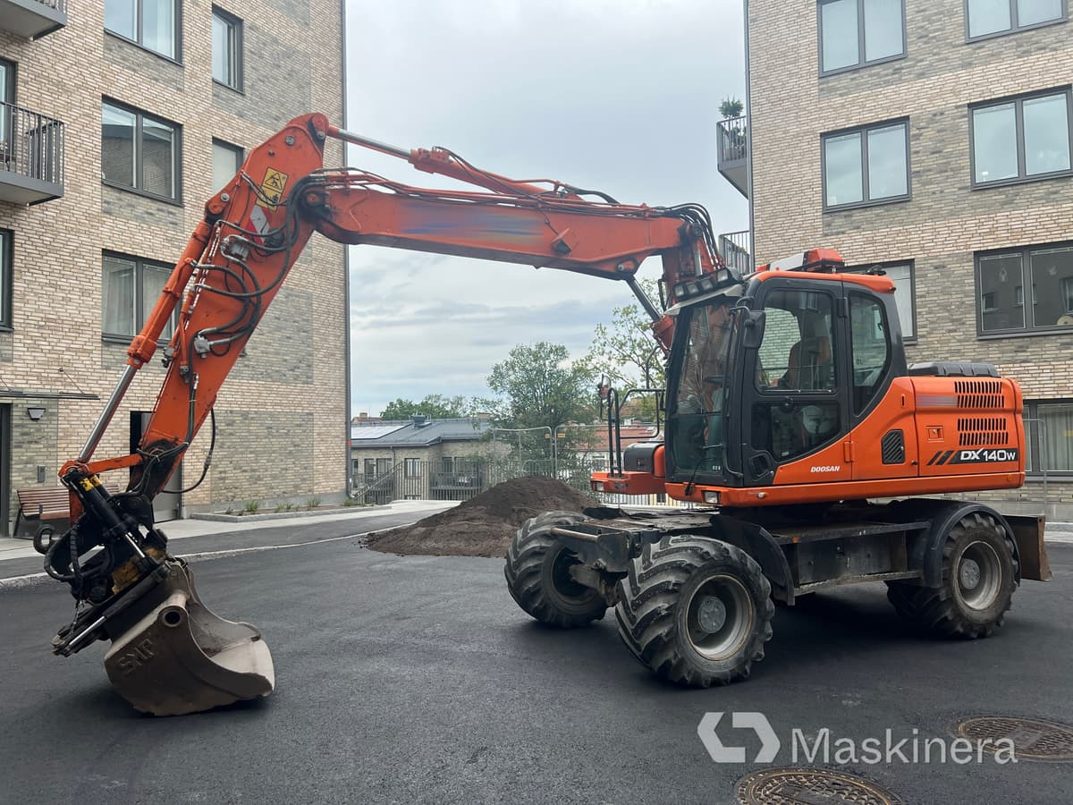 크롤러 굴삭기 Hjugrävare Doosan DX140-3 : 사진 1