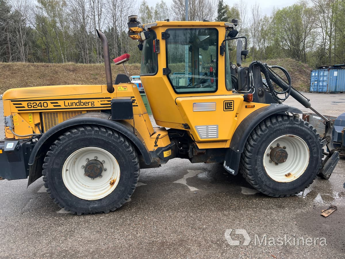 Redskapsbärare Lundberg 6240 med redskap och kombispridare - 휠 로더 : 사진 5 Redskapsbärare Lundberg 6240 med redskap och kombispridare - 휠 로더 : 사진 5