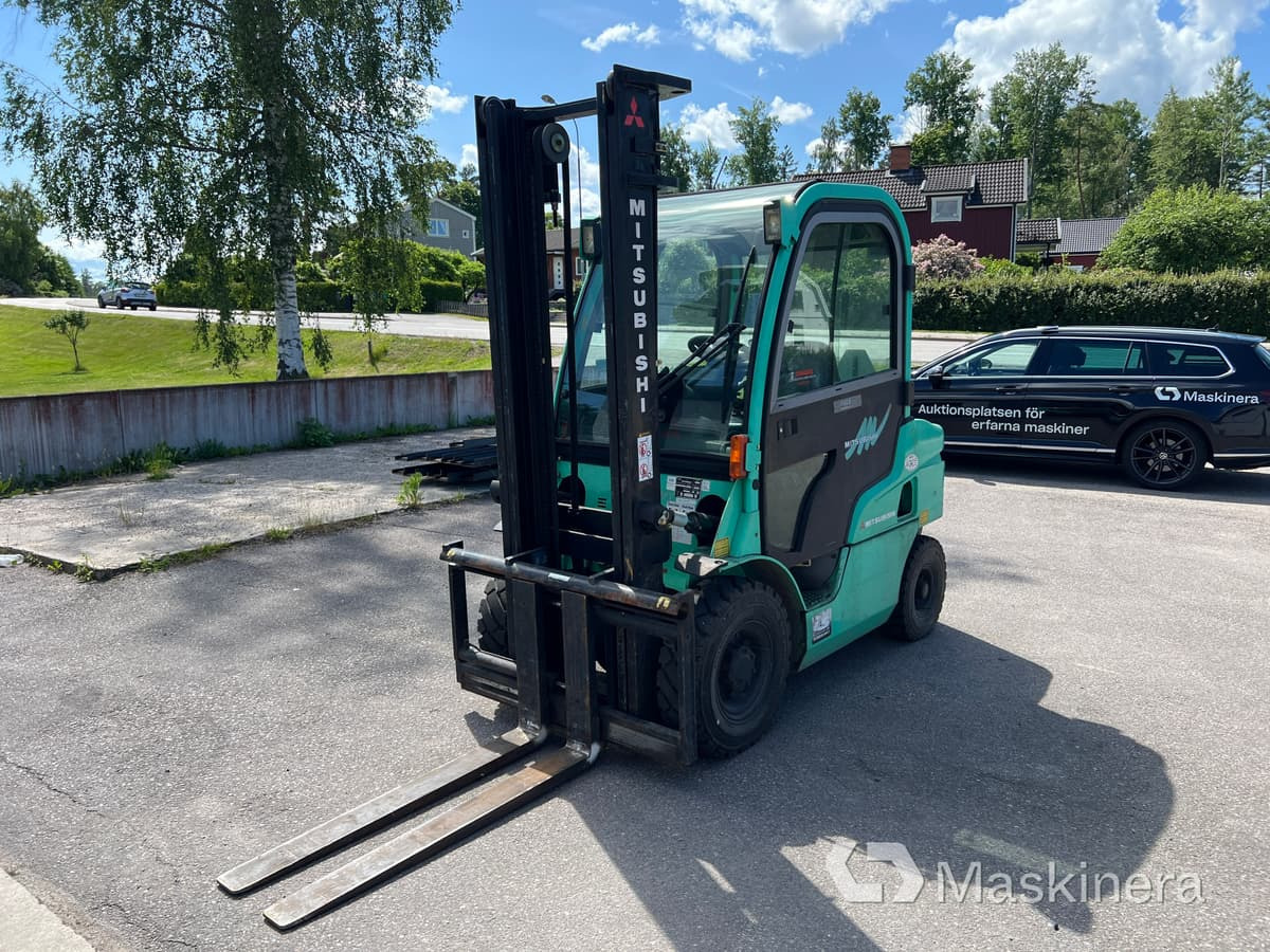 Truck Mitsubishi FD25N - 디젤 지게차 : 사진 1 Truck Mitsubishi FD25N - 디젤 지게차 : 사진 1
