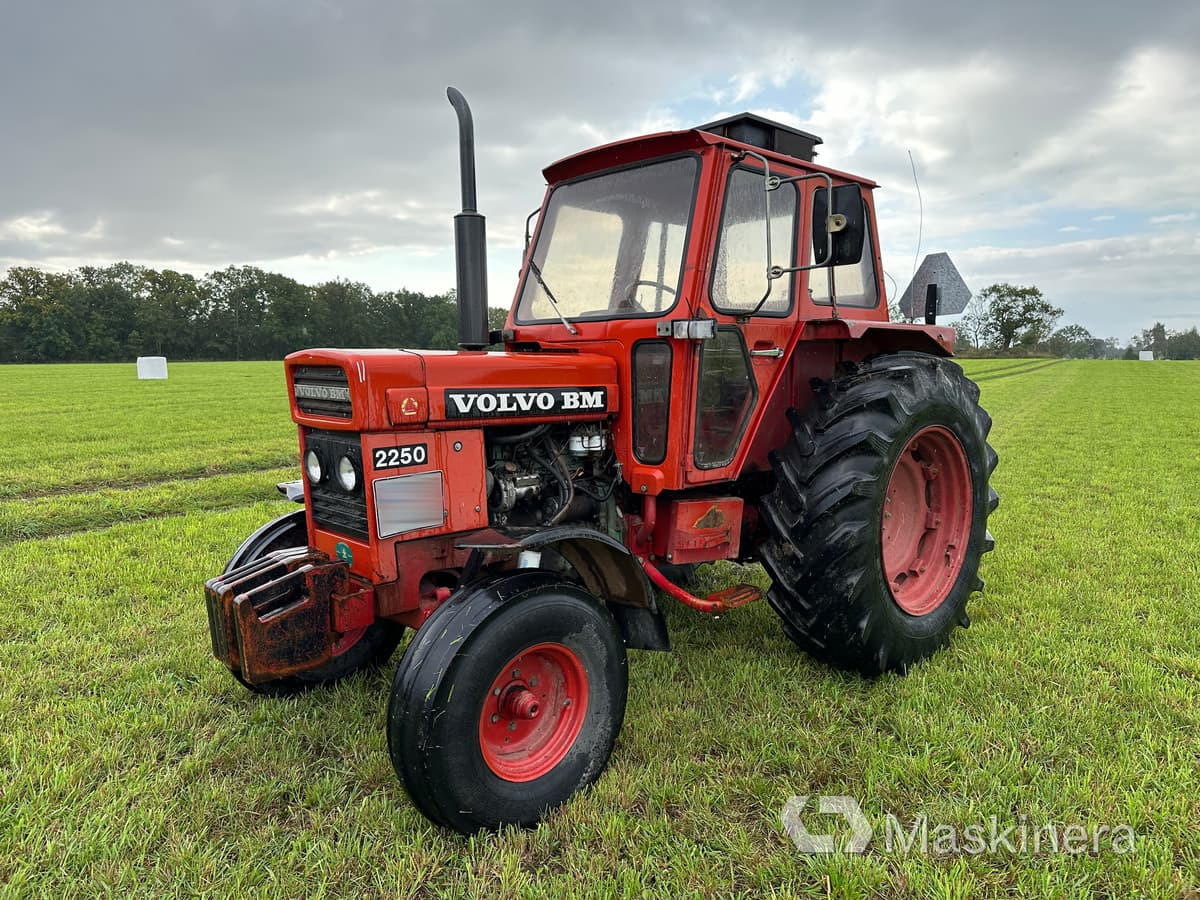 Volvo BM 2250 Traktor Volvo BM 2250 - 장궤형 트랙터 : 사진 1 Volvo BM 2250 Traktor Volvo BM 2250 - 장궤형 트랙터 : 사진 1
