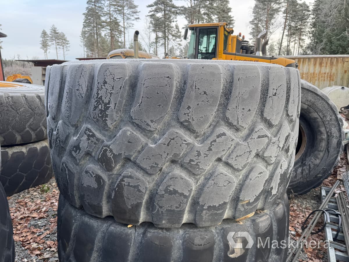 Volvo L150 Däck - 타이어 건설기계 용 : 사진 1 Volvo L150 Däck - 타이어 건설기계 용 : 사진 1