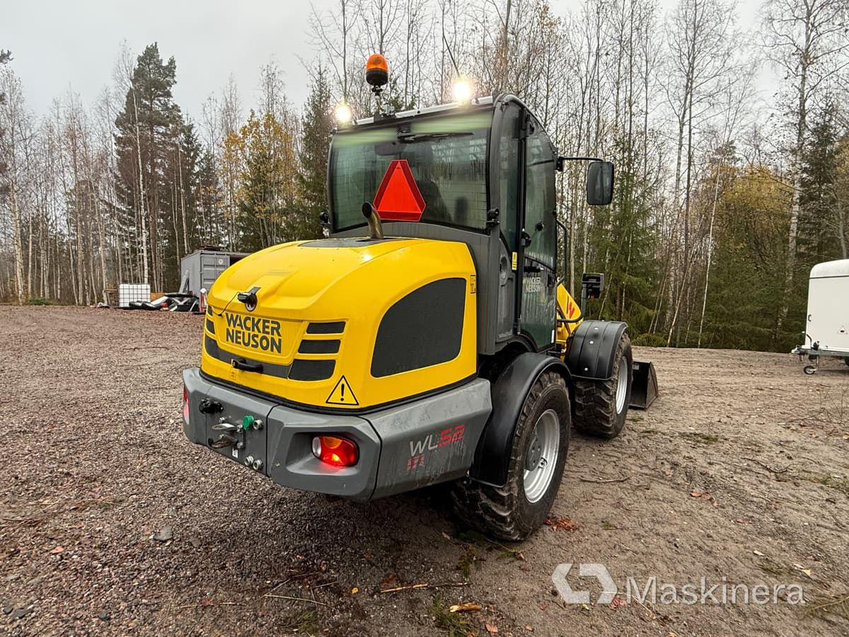 Wacker Neuson WL52 RL50 Hjullastare Wacker Neuson WL52 med Vagn och många redskap - 기타 기계 : 사진 5 Wacker Neuson WL52 RL50 Hjullastare Wacker Neuson WL52 med Vagn och många redskap - 기타 기계 : 사진 5