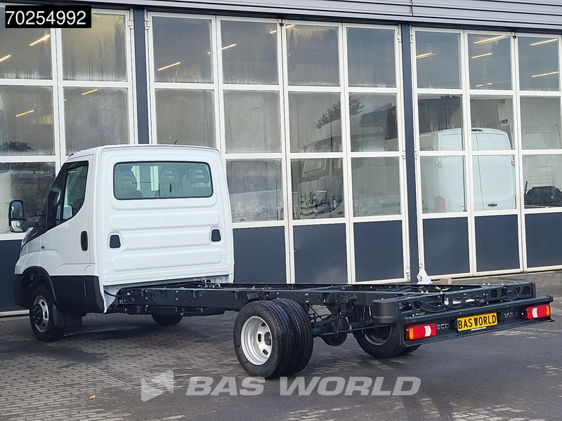 Iveco Daily 35C18 3.0L Automaat 2025 model 410WB Navi PDC Airco Cruise Chassis Cabine Fahrgestell Airco Cruise control - 밴 : 사진 3 Iveco Daily 35C18 3.0L Automaat 2025 model 410WB Navi PDC Airco Cruise Chassis Cabine Fahrgestell Airco Cruise control - 밴 : 사진 3