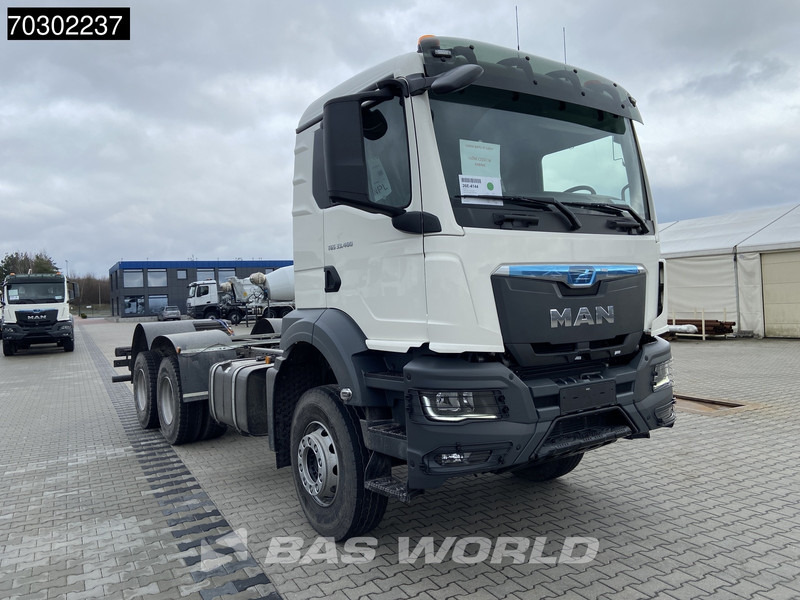 MAN TGS 33.400 6X4 NEW 6x4 chassis Big-Axle Manual Airco EURO 2 - 캡 새시 트럭 : 사진 3 MAN TGS 33.400 6X4 NEW 6x4 chassis Big-Axle Manual Airco EURO 2 - 캡 새시 트럭 : 사진 3