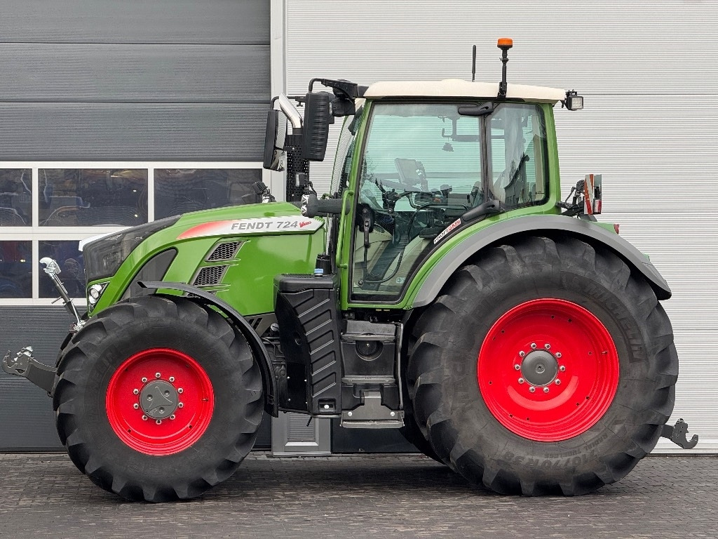 Fendt 724 S4 Profi Plus - 장궤형 트랙터 : 사진 5 Fendt 724 S4 Profi Plus - 장궤형 트랙터 : 사진 5