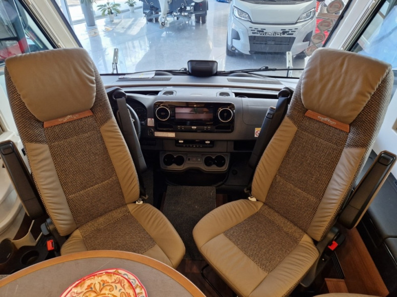 Carthago Chic E-Line I 64 XL QB Mercedes - 통합 모터홈 : 사진 5 Carthago Chic E-Line I 64 XL QB Mercedes - 통합 모터홈 : 사진 5