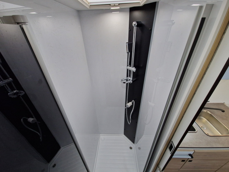 Chausson 640 First Line Ford - 세미 통합 모터홈 : 사진 4 Chausson 640 First Line Ford - 세미 통합 모터홈 : 사진 4