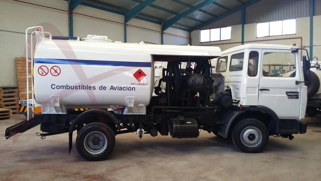 AVGAS B-100 - 유조트럭 : 사진 1 AVGAS B-100 - 유조트럭 : 사진 1