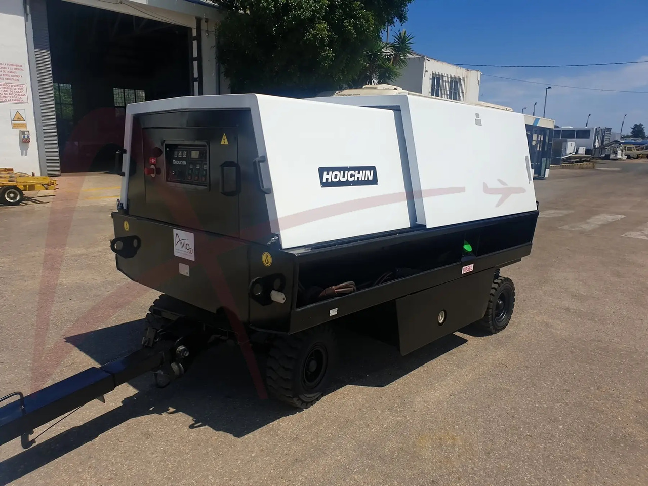 HOUCHIN 690-140 28 - 지상 동력 장치 : 사진 1 HOUCHIN 690-140 28 - 지상 동력 장치 : 사진 1