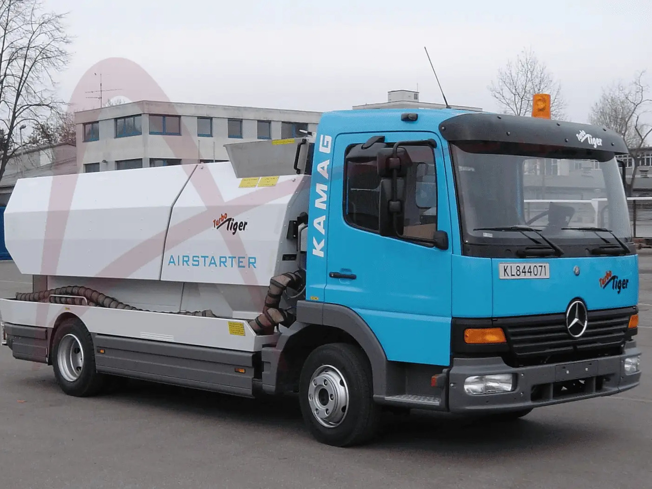 KAMAG TU-SP 850/400 - 지상 지원 장비 : 사진 2 KAMAG TU-SP 850/400 - 지상 지원 장비 : 사진 2