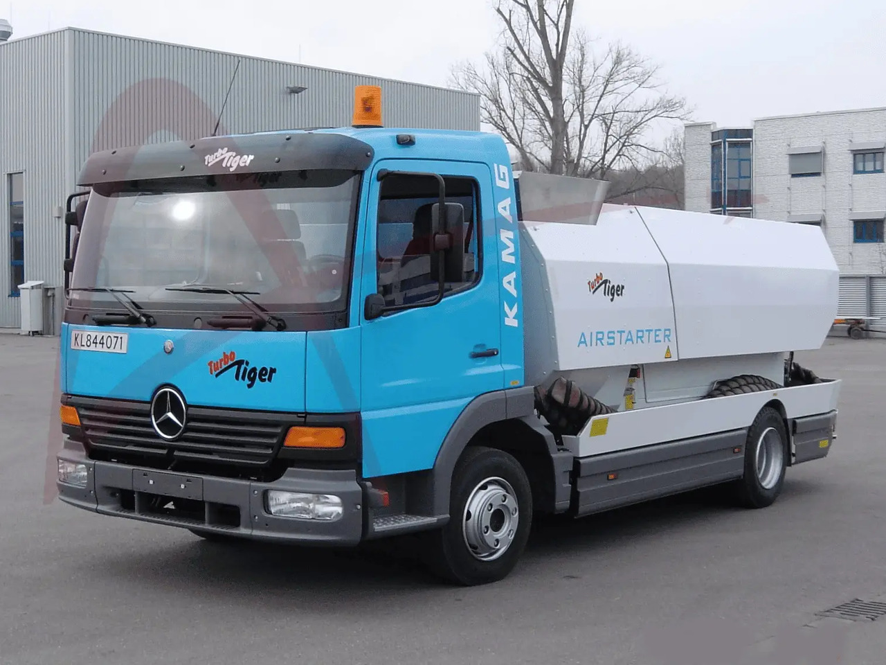 KAMAG TU-SP 850/400 - 지상 지원 장비 : 사진 1 KAMAG TU-SP 850/400 - 지상 지원 장비 : 사진 1