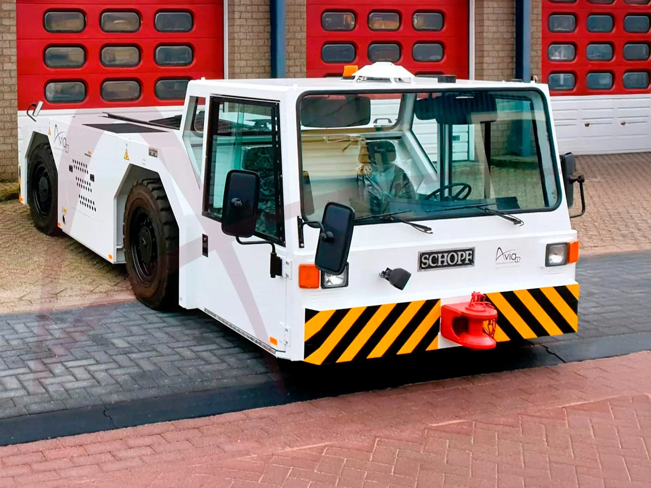 SCHOPF F110 - 푸시백 트랙터 : 사진 1 SCHOPF F110 - 푸시백 트랙터 : 사진 1