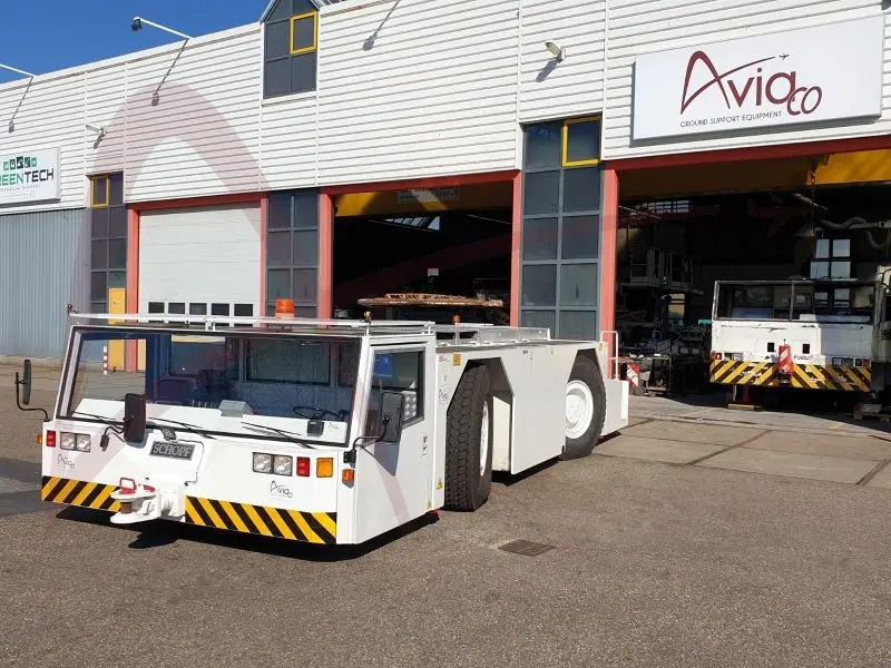 SCHOPF F396C - 푸시백 트랙터 : 사진 2 SCHOPF F396C - 푸시백 트랙터 : 사진 2