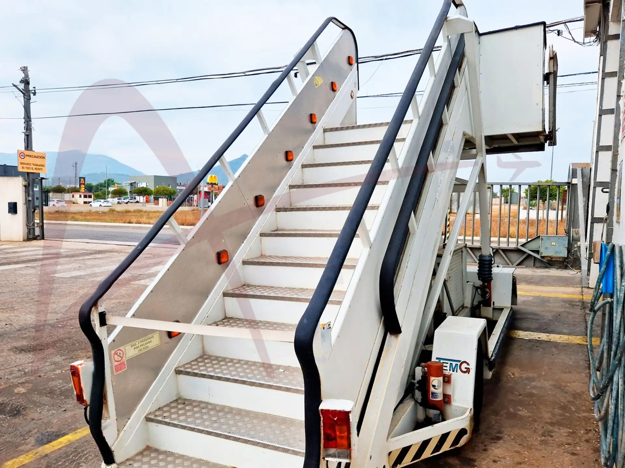 TEMG TG-2244 - 탑승 계단 : 사진 2 TEMG TG-2244 - 탑승 계단 : 사진 2