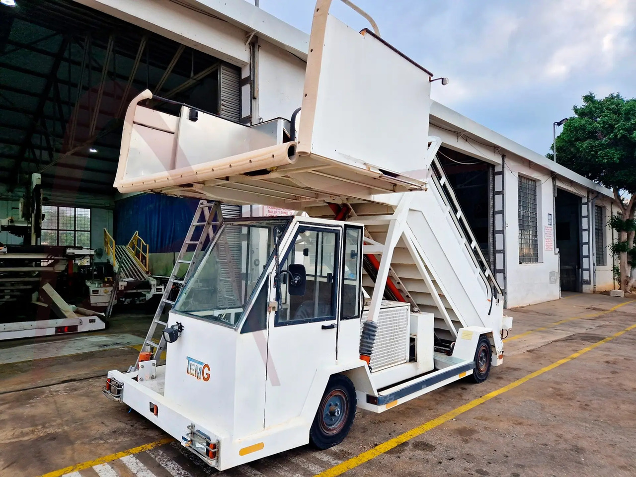 TEMG TG-2244 - 탑승 계단 : 사진 1 TEMG TG-2244 - 탑승 계단 : 사진 1