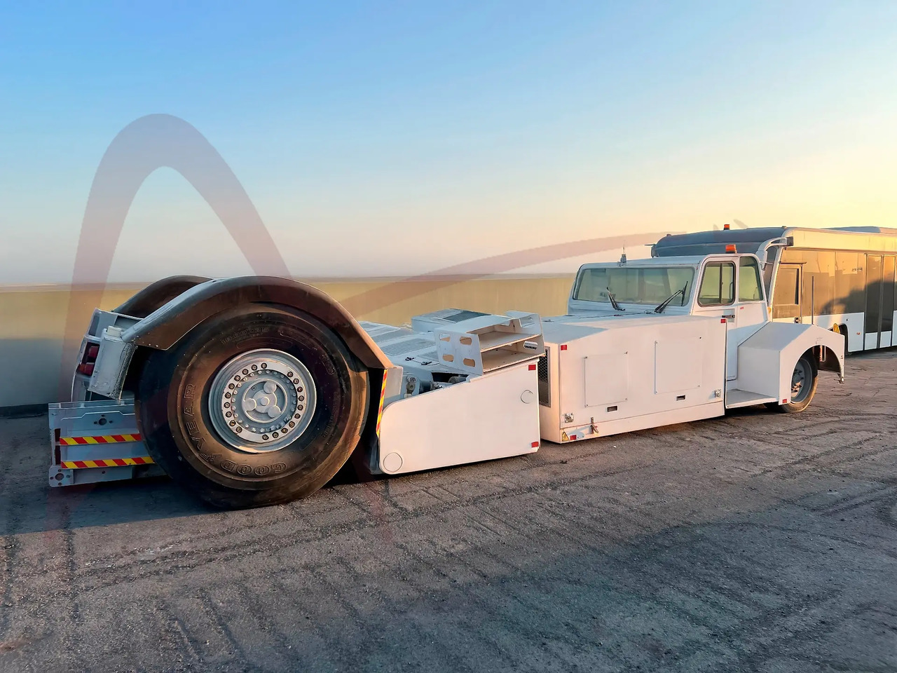 TLD TPX-500 - 푸시백 트랙터 : 사진 1 TLD TPX-500 - 푸시백 트랙터 : 사진 1