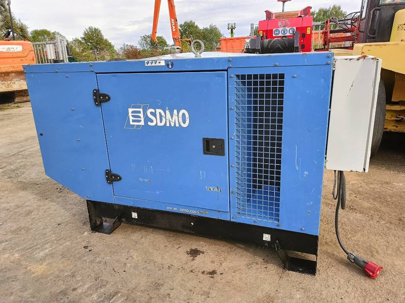 SDMO J 44 K 44kva 64 A 35 kw generator aggregaat silent - 발전기 세트 : 사진 1 SDMO J 44 K 44kva 64 A 35 kw generator aggregaat silent - 발전기 세트 : 사진 1