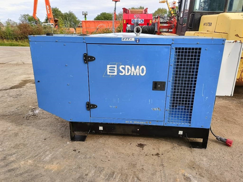 SDMO J 44 K 44kva 64 A 35 kw generator aggregaat silent - 발전기 세트 : 사진 2 SDMO J 44 K 44kva 64 A 35 kw generator aggregaat silent - 발전기 세트 : 사진 2