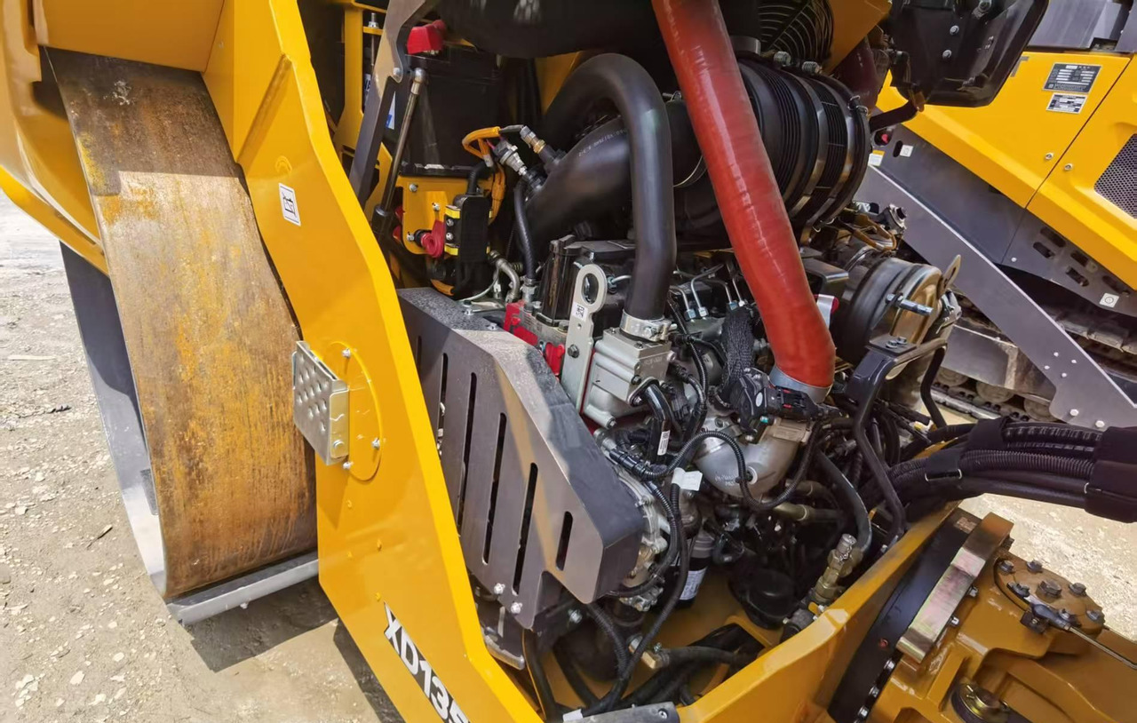 XCMG 13ton used small double drum steel road roller XD135TIV - 로드 롤러 : 사진 3 XCMG 13ton used small double drum steel road roller XD135TIV - 로드 롤러 : 사진 3