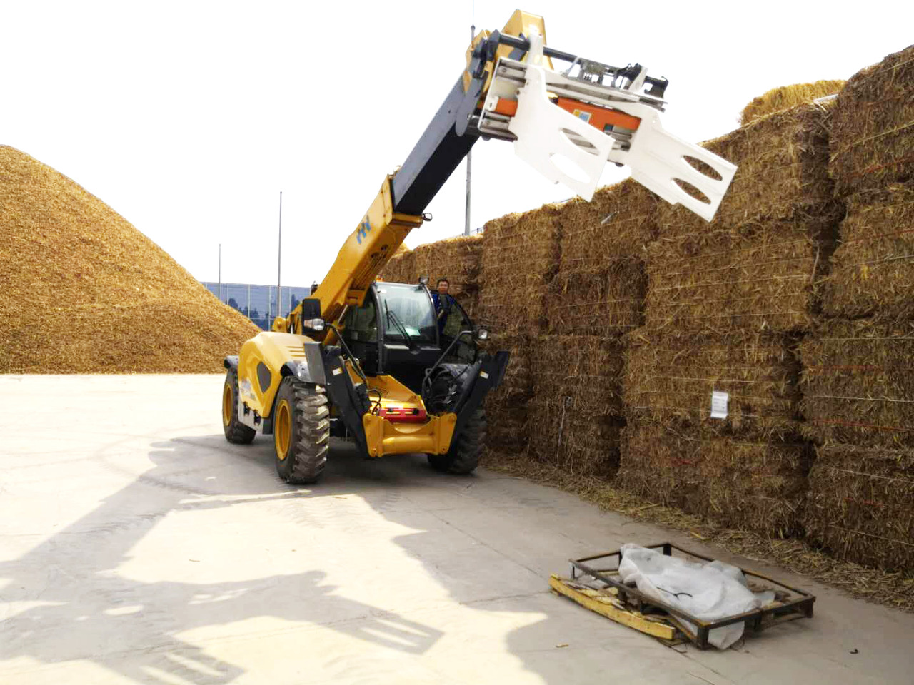 XCMG Certified Used 4.5t Small Telescopic Boom Telehandler Forklift Xc6-1056vn - 텔레스코픽 핸들러 : 사진 4 XCMG Certified Used 4.5t Small Telescopic Boom Telehandler Forklift Xc6-1056vn - 텔레스코픽 핸들러 : 사진 4