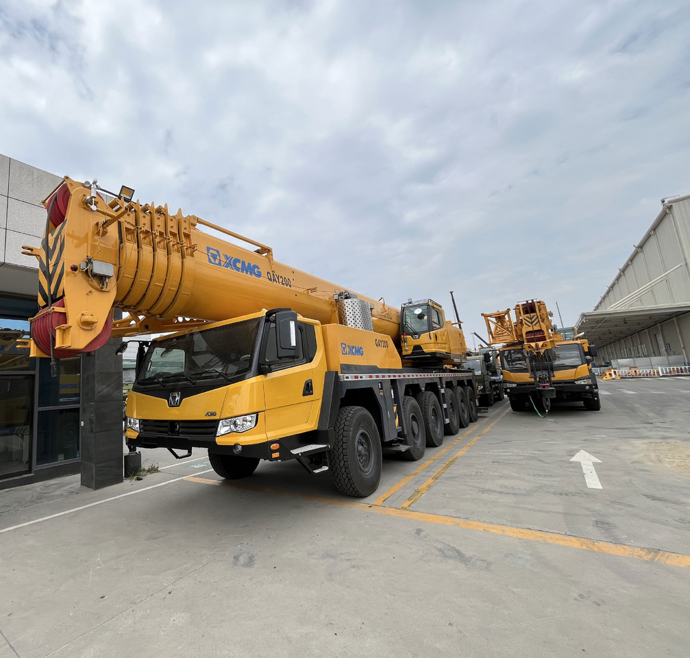 XCMG Factory Second Hand Mobile Truck Crane QAY200 200 Ton All Terrain Cranes In Good Condition - 전천후 지형 크레인 : 사진 3 XCMG Factory Second Hand Mobile Truck Crane QAY200 200 Ton All Terrain Cranes In Good Condition - 전천후 지형 크레인 : 사진 3