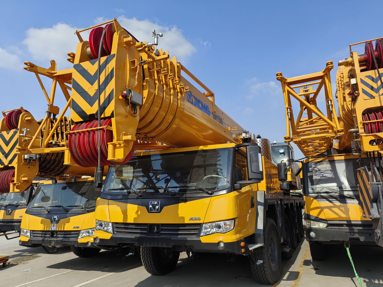 XCMG Factory Second Hand Mobile Truck Crane QAY200 200 Ton All Terrain Cranes In Good Condition - 전천후 지형 크레인 : 사진 2 XCMG Factory Second Hand Mobile Truck Crane QAY200 200 Ton All Terrain Cranes In Good Condition - 전천후 지형 크레인 : 사진 2