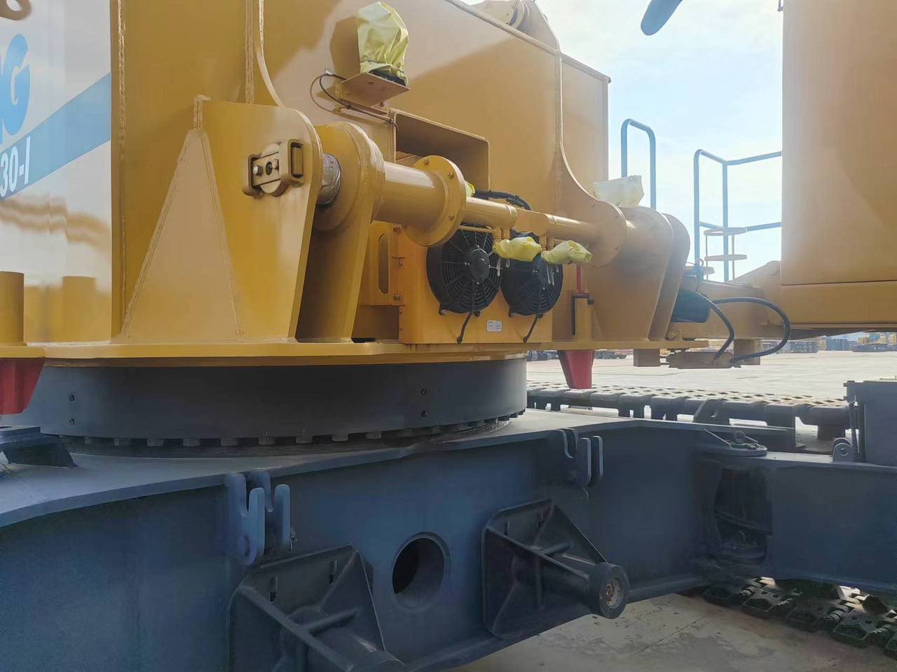 XCMG Officail Used Hydraulic Crane 130 Ton XGC130-I Mobile Crawler Crane For Sale - 크롤러 크레인 : 사진 5 XCMG Officail Used Hydraulic Crane 130 Ton XGC130-I Mobile Crawler Crane For Sale - 크롤러 크레인 : 사진 5