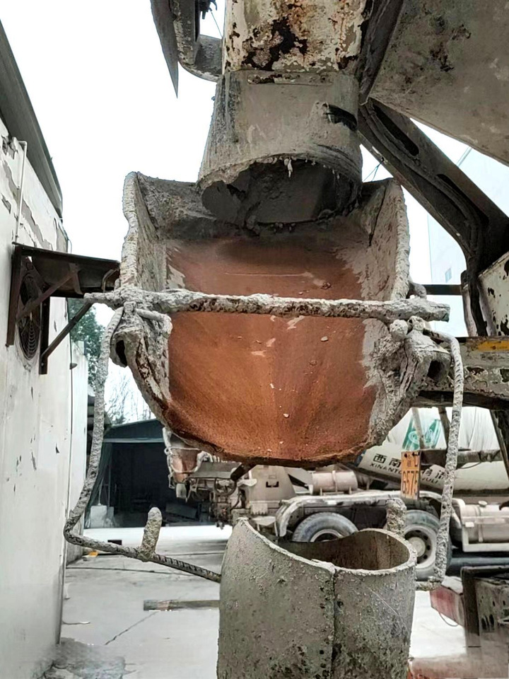 XCMG Official G4804B Used Cement Concrete Mixer 12m³ Concrete Mixer Truck HOWO - 콘크리트 믹서 트럭 : 사진 5 XCMG Official G4804B Used Cement Concrete Mixer 12m³ Concrete Mixer Truck HOWO - 콘크리트 믹서 트럭 : 사진 5