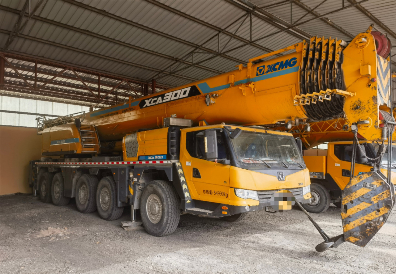XCMG Official Second Hand 220 Ton Mobile Crane XCA220 Lifting All Terrain Crane Cheap Price - 전천후 지형 크레인 : 사진 2 XCMG Official Second Hand 220 Ton Mobile Crane XCA220 Lifting All Terrain Crane Cheap Price - 전천후 지형 크레인 : 사진 2
