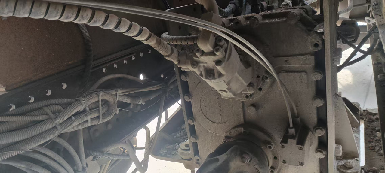 콘크리트 펌프 트럭 XCMG Official Used Concrete Pump Truck HB37V 37 Meters Cement Pump Machine Price For Sale : 사진 8 콘크리트 펌프 트럭 XCMG Official Used Concrete Pump Truck HB37V 37 Meters Cement Pump Machine Price For Sale : 사진 8