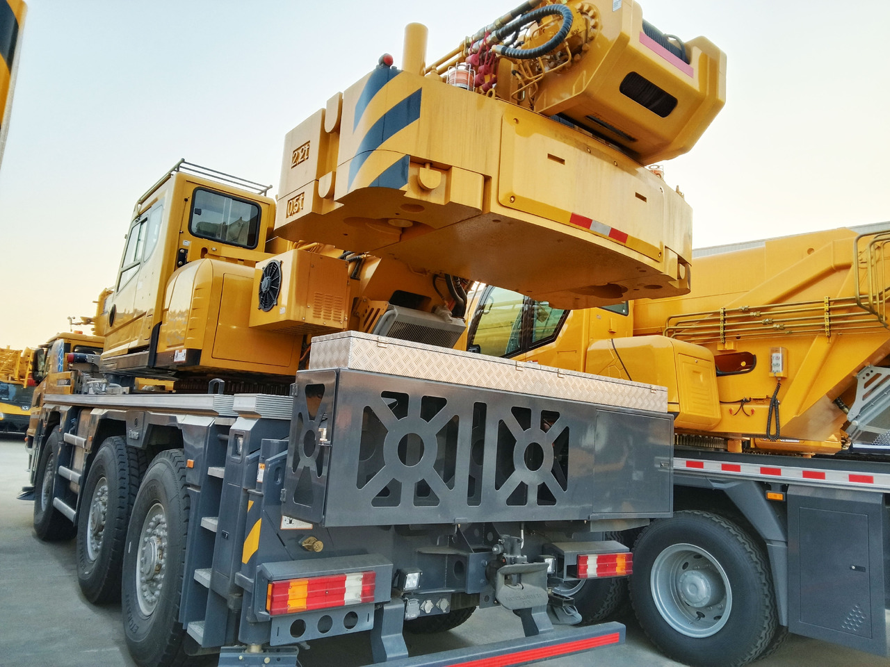 XCMG Official Used Electric Truck Crane XCA60-EV 60 Ton Electric Mobile Crane Price - 전천후 지형 크레인 : 사진 3 XCMG Official Used Electric Truck Crane XCA60-EV 60 Ton Electric Mobile Crane Price - 전천후 지형 크레인 : 사진 3