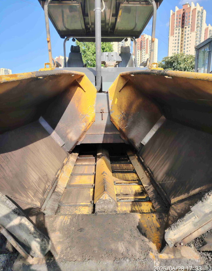 XCMG RP905HDIV used hydraulic mobile asphalt paver - 아스팔트 포장기 : 사진 5 XCMG RP905HDIV used hydraulic mobile asphalt paver - 아스팔트 포장기 : 사진 5