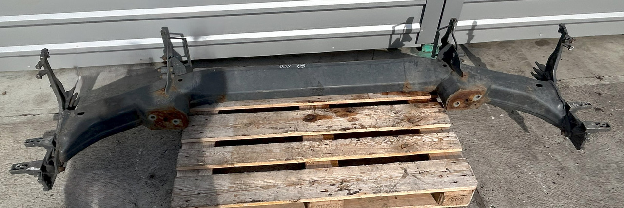 DAF CF EURO 6 BUMPER BEAM WITH STEP BRACKETS - 범퍼 : 사진 2 DAF CF EURO 6 BUMPER BEAM WITH STEP BRACKETS - 범퍼 : 사진 2