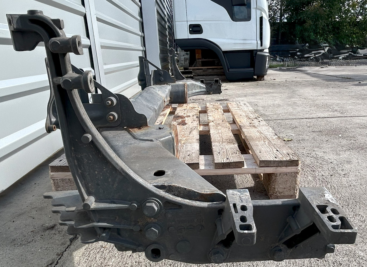 DAF CF EURO 6 BUMPER BEAM WITH STEP BRACKETS - 범퍼 : 사진 3 DAF CF EURO 6 BUMPER BEAM WITH STEP BRACKETS - 범퍼 : 사진 3