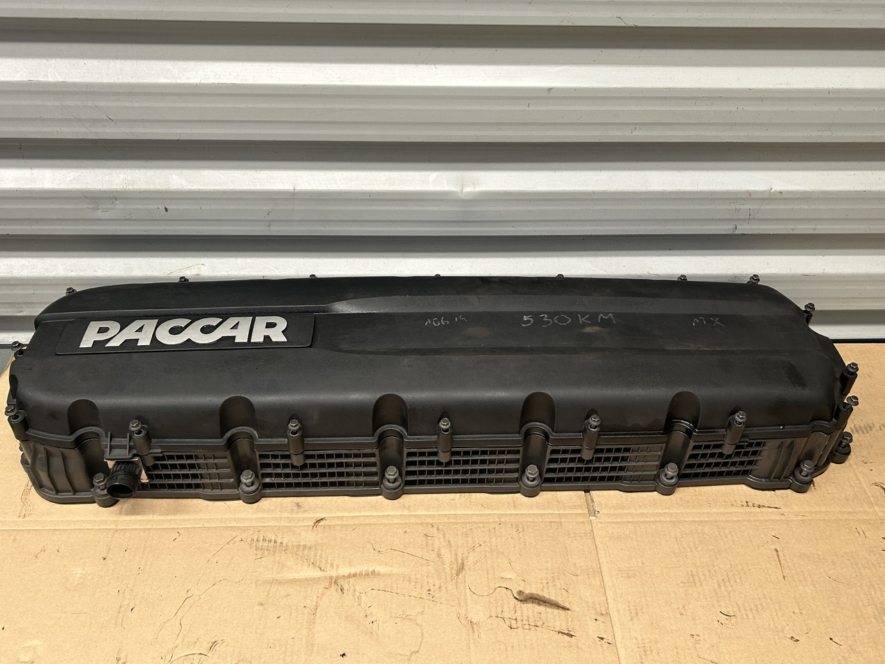 DAF ENGINE VALVE COVER + SPACER FRAME XF 106 - 실린더 헤드 : 사진 1 DAF ENGINE VALVE COVER + SPACER FRAME XF 106 - 실린더 헤드 : 사진 1