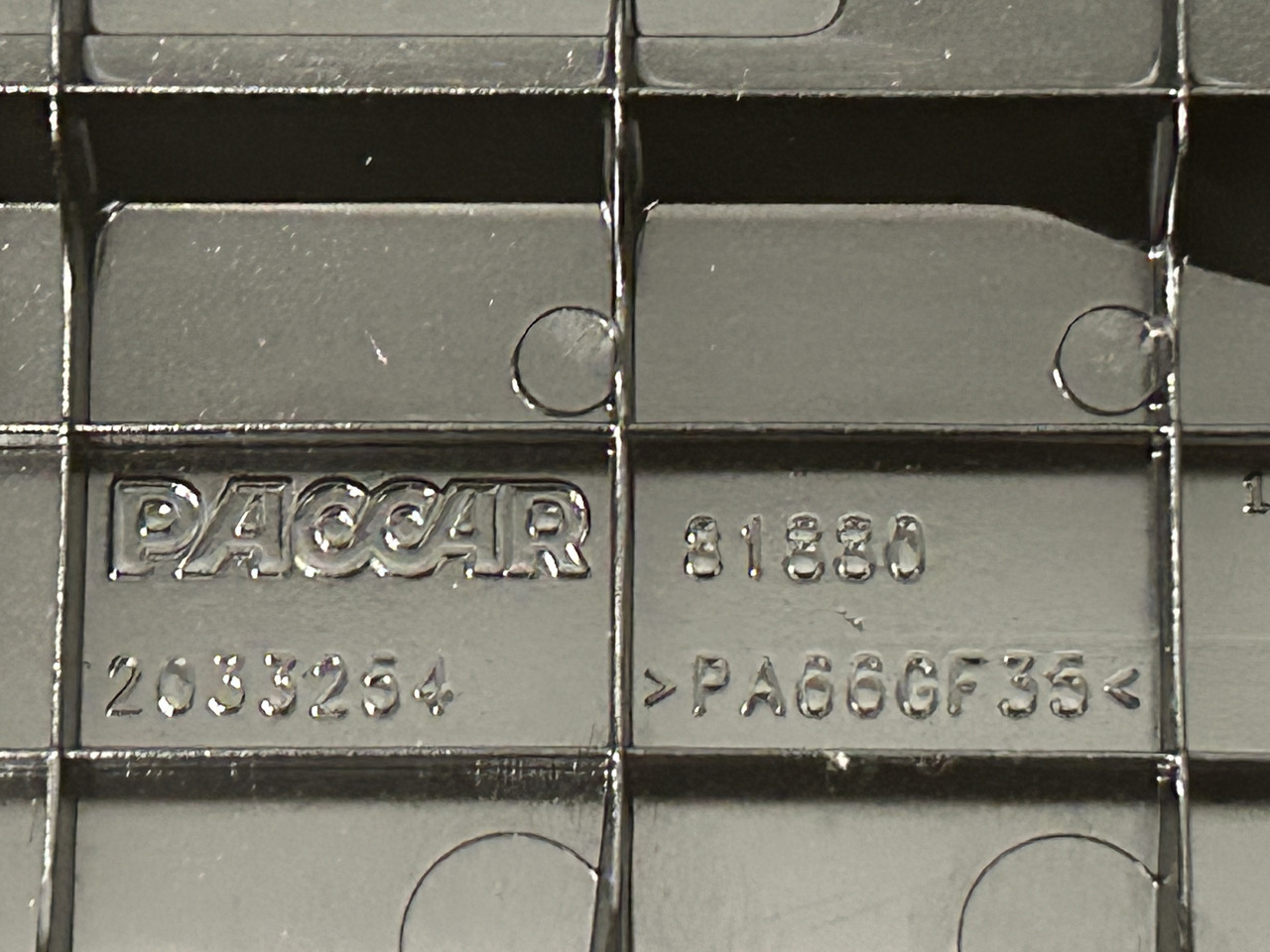 DAF ENGINE VALVE COVER + SPACER FRAME XF 106 - 실린더 헤드 : 사진 4 DAF ENGINE VALVE COVER + SPACER FRAME XF 106 - 실린더 헤드 : 사진 4