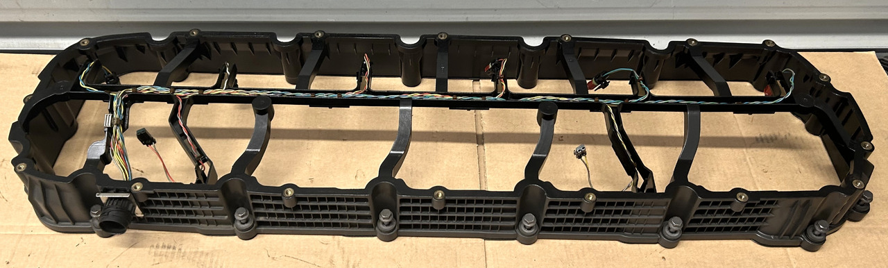 DAF SPACER FRAME ENGINE VALVE COVER XF 106 480 2033255 - 실린더 헤드 : 사진 1 DAF SPACER FRAME ENGINE VALVE COVER XF 106 480 2033255 - 실린더 헤드 : 사진 1