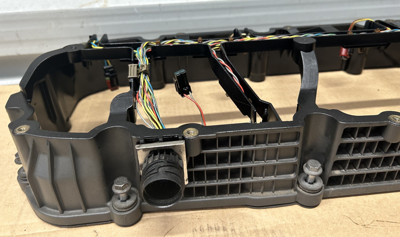 DAF SPACER FRAME ENGINE VALVE COVER XF 106 480 2033255 - 실린더 헤드 : 사진 2 DAF SPACER FRAME ENGINE VALVE COVER XF 106 480 2033255 - 실린더 헤드 : 사진 2