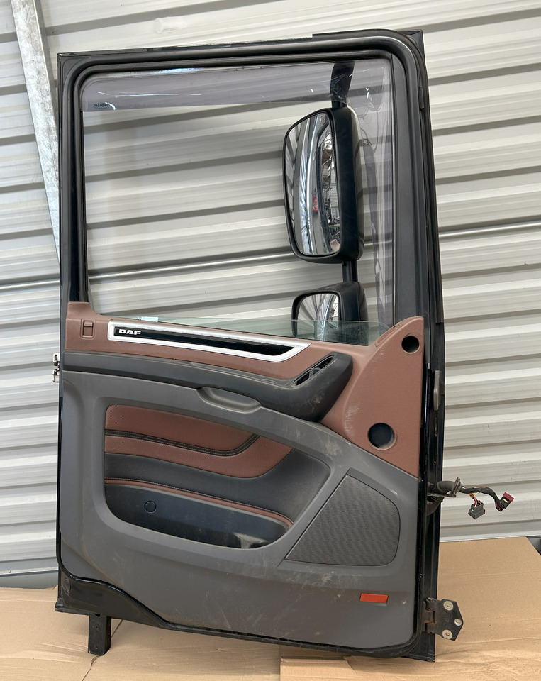 DAF XF 106 DOOR LEFT WITH MIRROR - 도어 및 부품 : 사진 4 DAF XF 106 DOOR LEFT WITH MIRROR - 도어 및 부품 : 사진 4