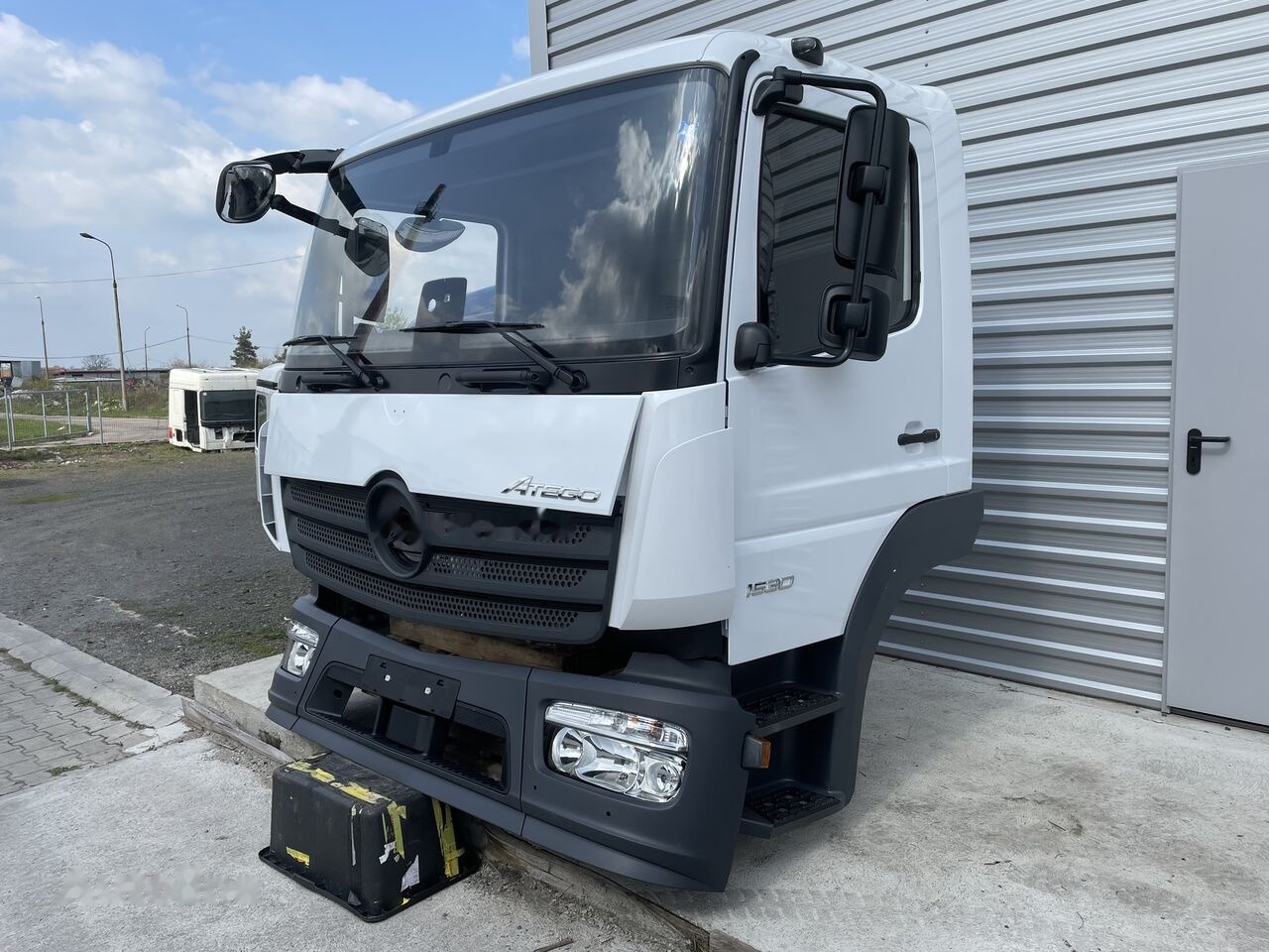 FRONT BUMPER COMPLETE EXTRA COST 700EU Mercedes-Benz ATEGO Euro 6 Mercedes-Benz 1523 L, 1524 L, 1527 L, 1530 - 운전실 트럭 용 : 사진 4 FRONT BUMPER COMPLETE EXTRA COST 700EU Mercedes-Benz ATEGO Euro 6 Mercedes-Benz 1523 L, 1524 L, 1527 L, 1530 - 운전실 트럭 용 : 사진 4