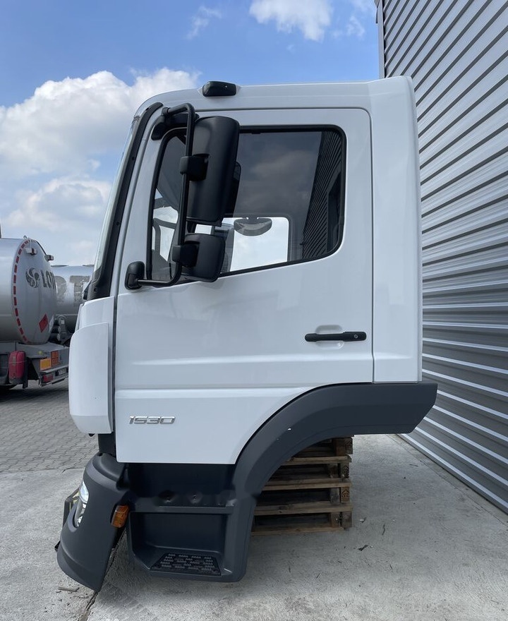 FRONT BUMPER COMPLETE EXTRA COST 800EU Mercedes-Benz ATEGO S-cab ClassicSpace, 2.30 m 2023 Mercedes-Benz ATEGO truck - 운전실 트럭 용 : 사진 5 FRONT BUMPER COMPLETE EXTRA COST 800EU Mercedes-Benz ATEGO S-cab ClassicSpace, 2.30 m 2023 Mercedes-Benz ATEGO truck - 운전실 트럭 용 : 사진 5