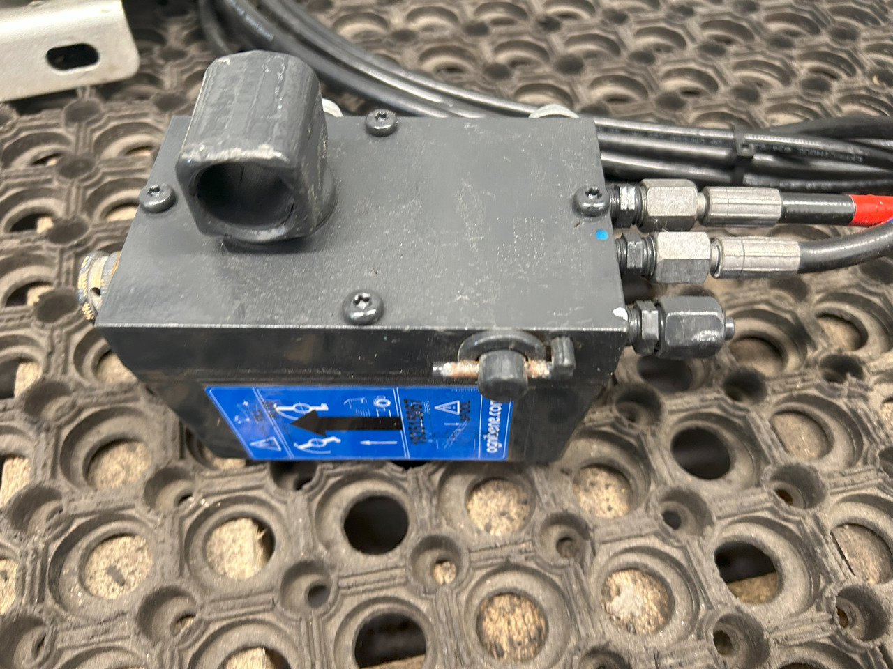 IVECO EUROCARGO 75E MLC CABIN LIFTING KIT - 유압 실린더 : 사진 3 IVECO EUROCARGO 75E MLC CABIN LIFTING KIT - 유압 실린더 : 사진 3