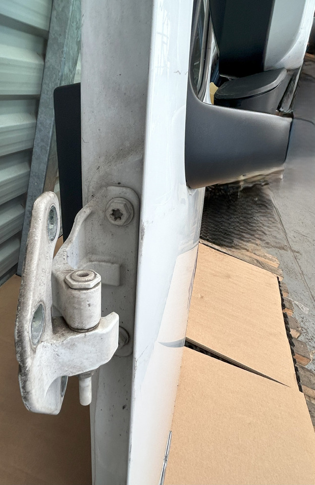 MERCEDES ACTROS MP4 DOOR LEFT WITH MIRROR - 도어 및 부품 : 사진 4 MERCEDES ACTROS MP4 DOOR LEFT WITH MIRROR - 도어 및 부품 : 사진 4