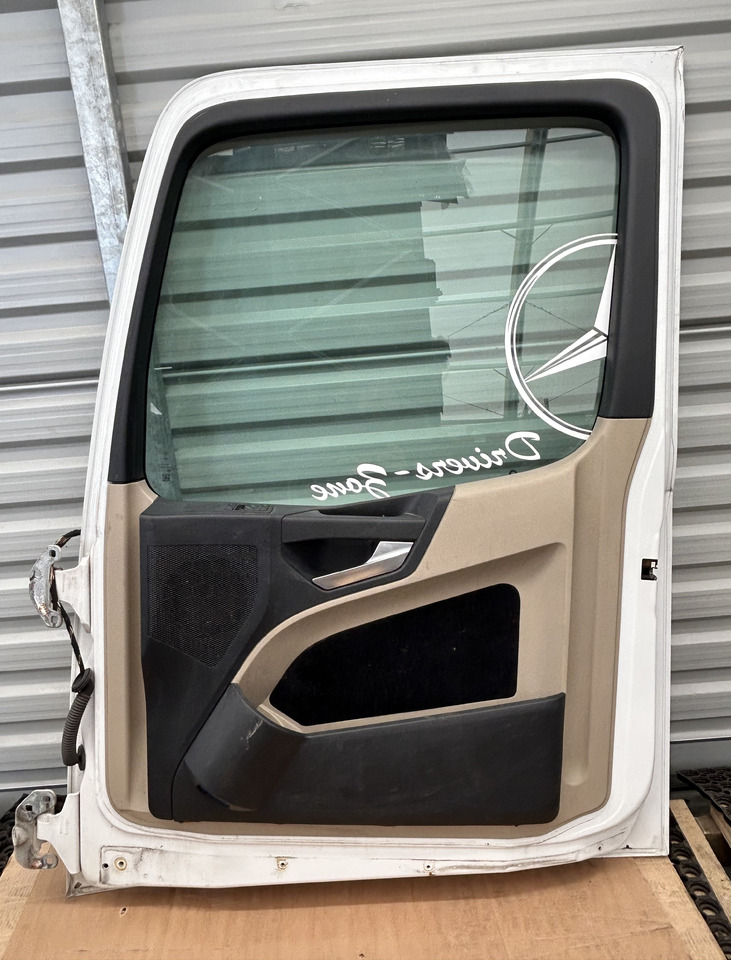 MERCEDES ACTROS MP4 DOOR RIGHT - 도어 및 부품 : 사진 2 MERCEDES ACTROS MP4 DOOR RIGHT - 도어 및 부품 : 사진 2