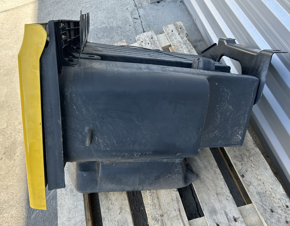 MERCEDES ACTROS MP5 STORAGE COMPARTMENT EXTENSION OF THE STEPS LEFT - 범용 부품 : 사진 3 MERCEDES ACTROS MP5 STORAGE COMPARTMENT EXTENSION OF THE STEPS LEFT - 범용 부품 : 사진 3