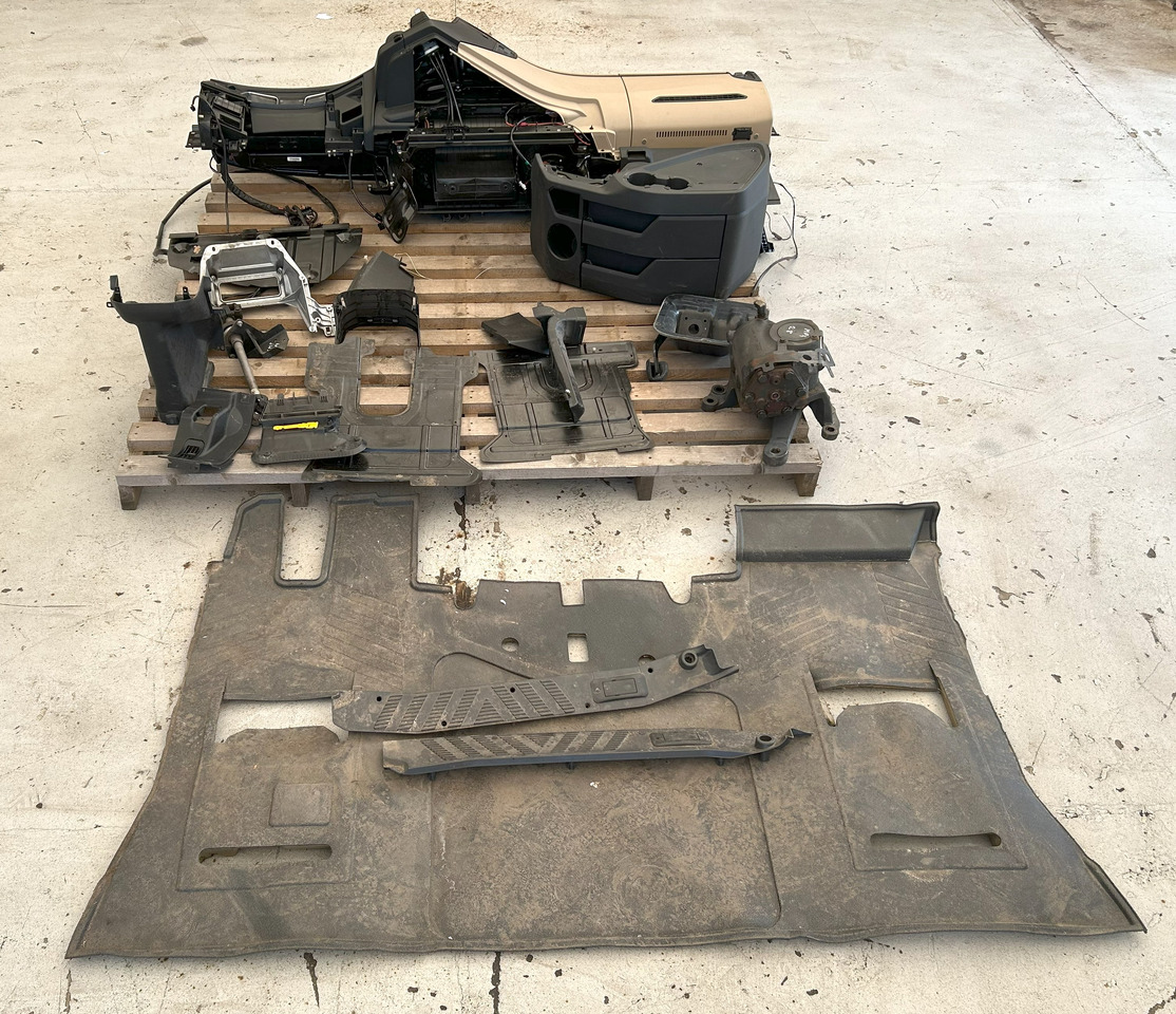 MERCEDES-BENZ COMPLETE INTERIOR CONSOLE - DASHBOARD FOR A BRITISH MERCEDES ACTROS MP4 - 운전실 : 사진 3 MERCEDES-BENZ COMPLETE INTERIOR CONSOLE - DASHBOARD FOR A BRITISH MERCEDES ACTROS MP4 - 운전실 : 사진 3