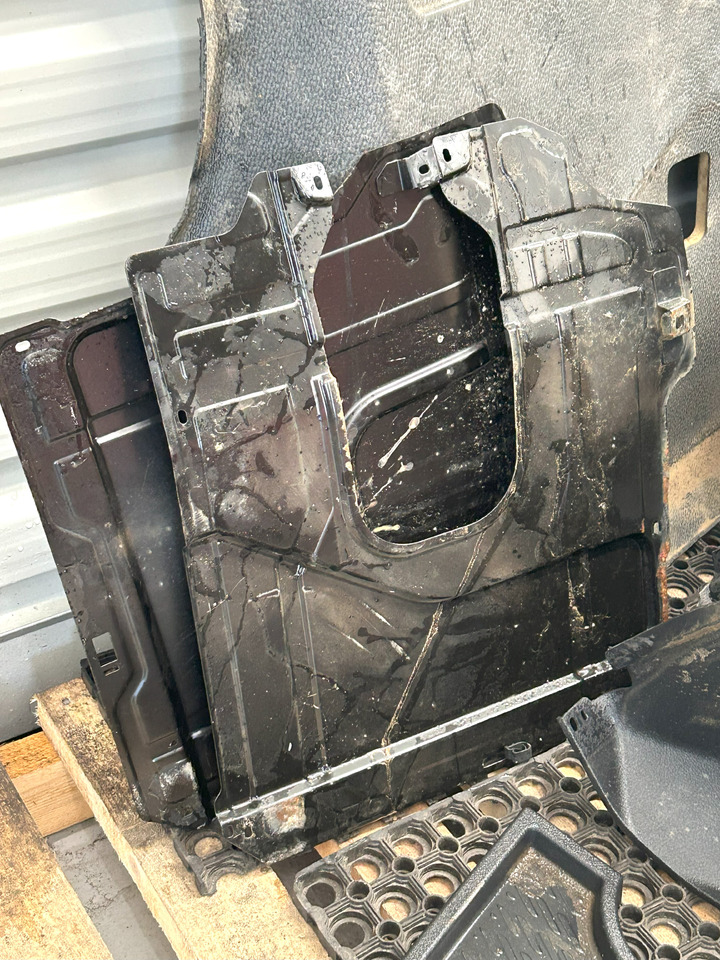 MERCEDES-BENZ KOMPLETNA PRZEKŁADKA WNĘTRZA - DESKA KONSOLA DO ANGLIKA MERCEDES AROCS MP4 - 운전실 : 사진 5 MERCEDES-BENZ KOMPLETNA PRZEKŁADKA WNĘTRZA - DESKA KONSOLA DO ANGLIKA MERCEDES AROCS MP4 - 운전실 : 사진 5