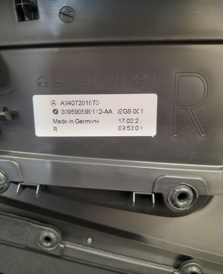 TAPICERKA PANEL DRZWI R Mercedes-Benz ATEGO A9407201870 - 도어 및 부품 트럭 용 : 사진 5 TAPICERKA PANEL DRZWI R Mercedes-Benz ATEGO A9407201870 - 도어 및 부품 트럭 용 : 사진 5